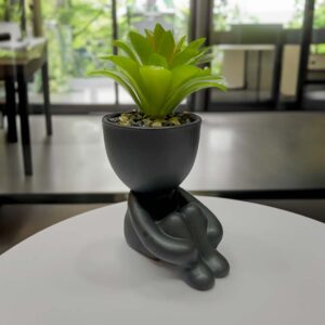 Maceta decorativa Humanoide postura Sentado color negro